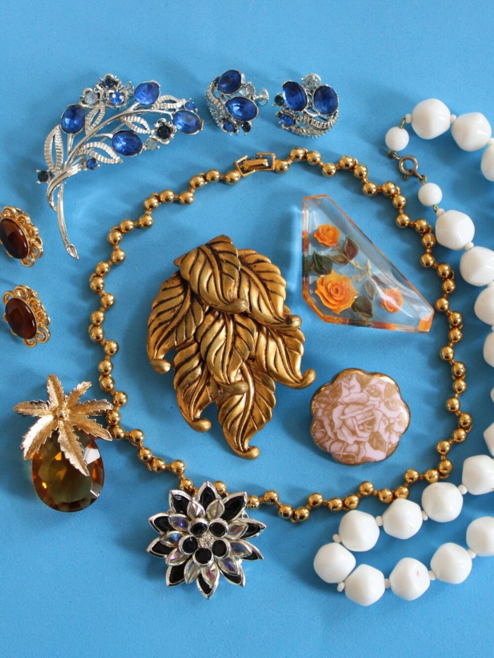 LOT 16. SIGNED AND UNSIGNED HIGHT QUALITY VINTAGE JEWELRY 10 ITEMS